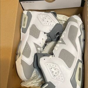 Jordan Kids Shoes in White and Gray